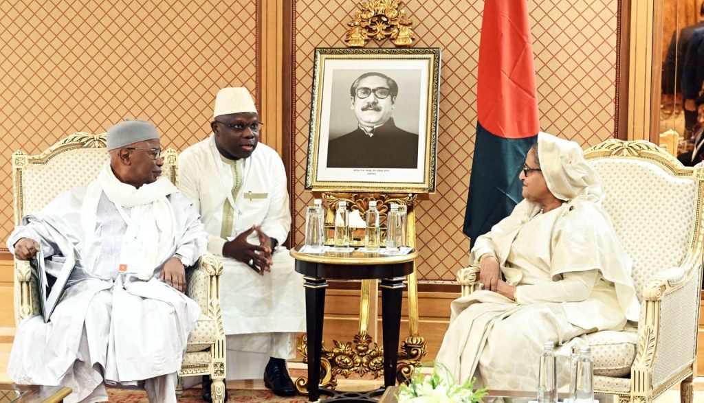 On November 6, Prime Minister Sheikh Hasina met OIC's Secretary General Hissein Brahim Taha at Hilton Hotel, Jedda